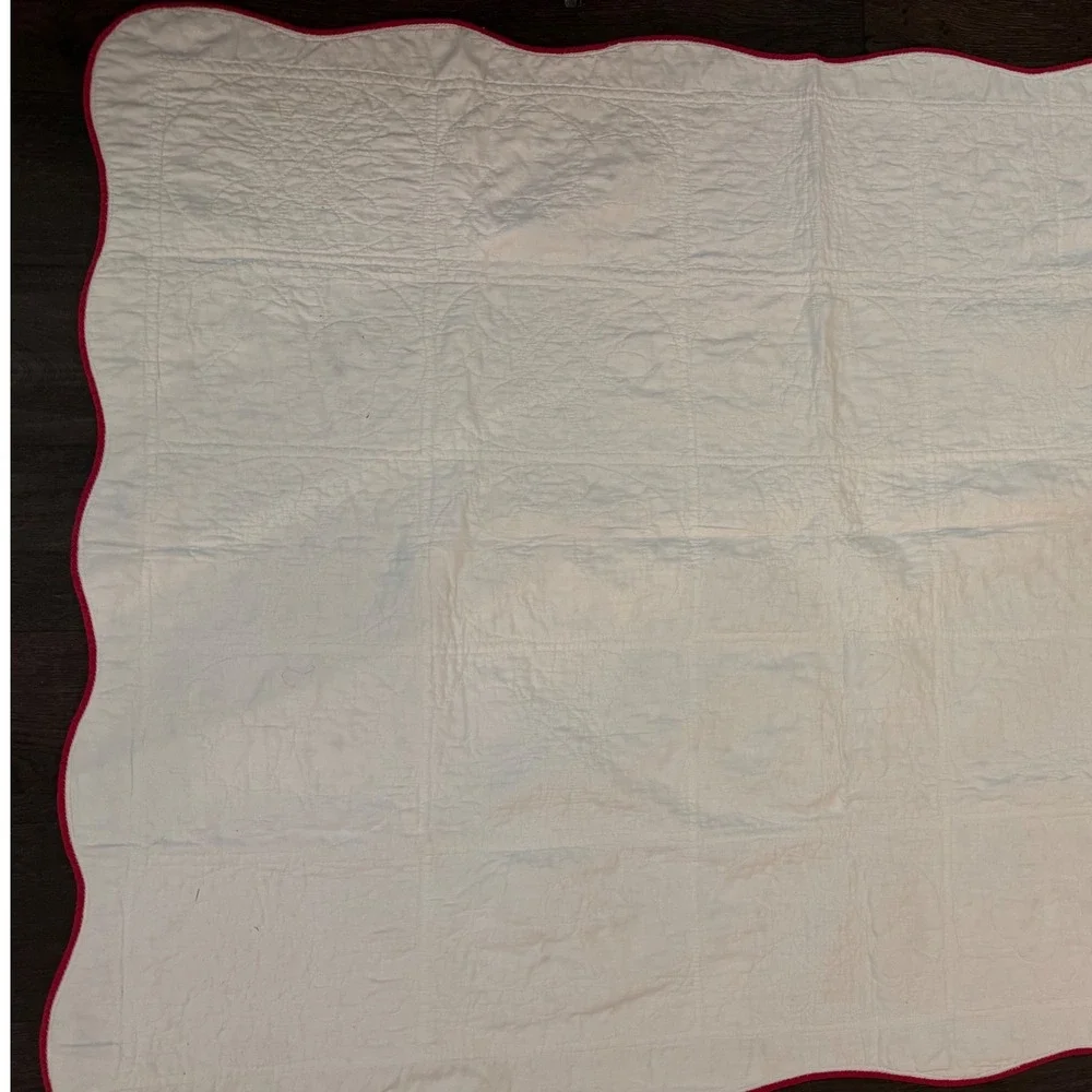 Vintage Handmade Teddy Bear Applique Baby Quilt Scalloped Red Border 42x52